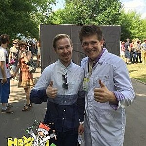 стас давыдов- ведущий this is хорошо на канале youtube.